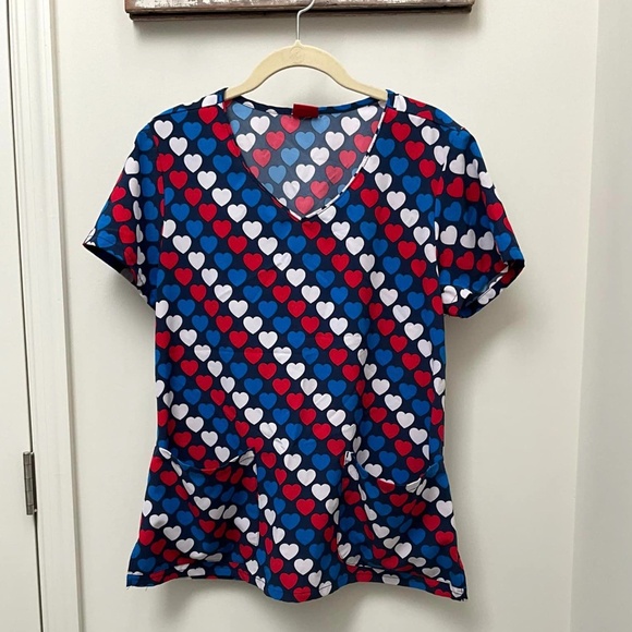 Dickies Red, White & Blue heart scrub top size medium - Picture 1 of 1